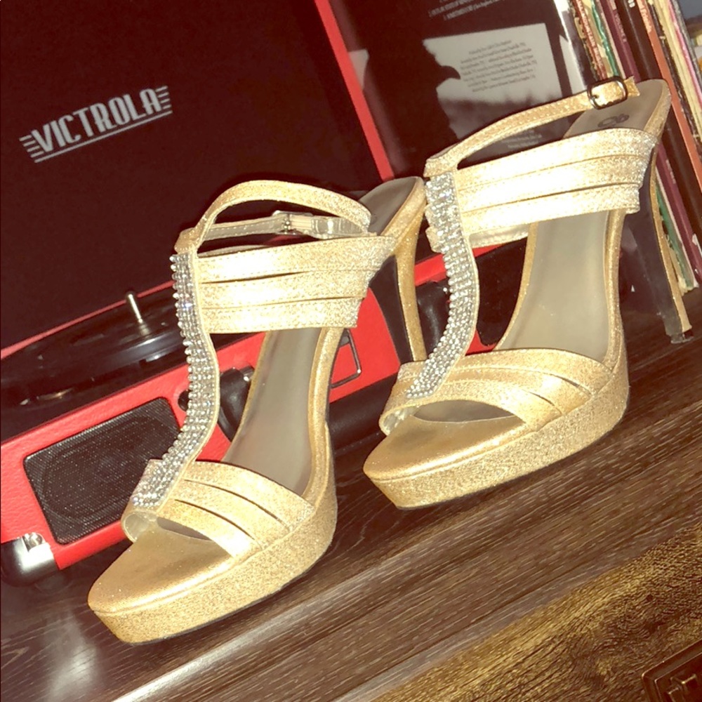 Sweetie’s Courtney Champagne Heels😍